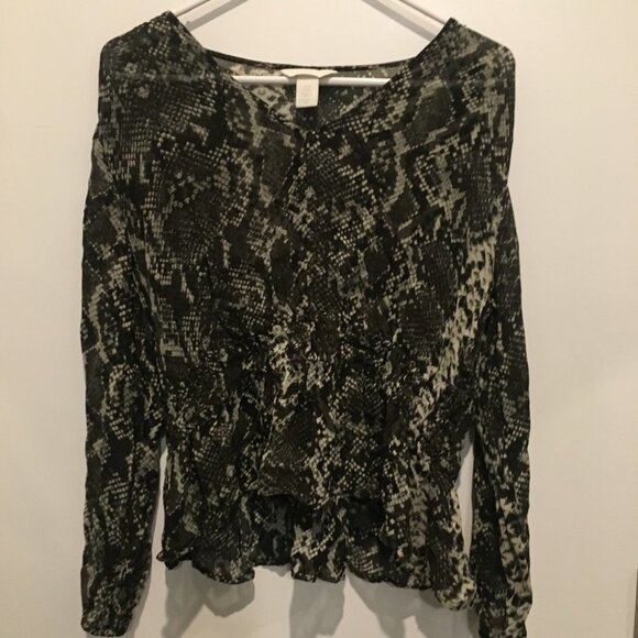 H&M Snakeprint  design green blouse Size 8 - Picture 1 of 5